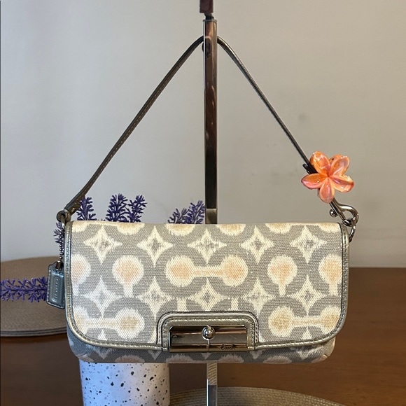 Coach Vintage Gray and Cream Small Shoulder Bag - Picture 1 of 9
